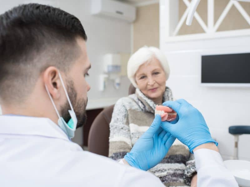 dentadura postiza sin paladar